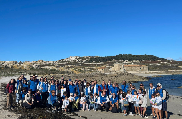 Nota, Foto E Audios: A Xunta E A Obra Social De Abanca Reúnen En Sálvora A 80 Voluntarios No Marco Dun Proxecto Ambiental Para Poñer En Valor As Zonas Costeiras Protexidas