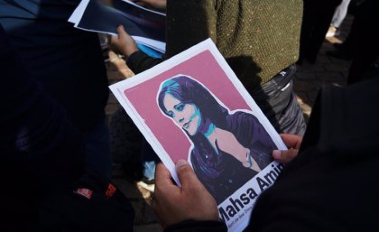 Compostela acoge una manifestación en apoyo a la revolución de las mujeres en Irán