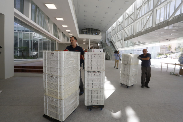 Inicio de la 'mudanza' a la nueva Ciudad de la Justicia de Vigo, con el traslado del archivo judicial.
