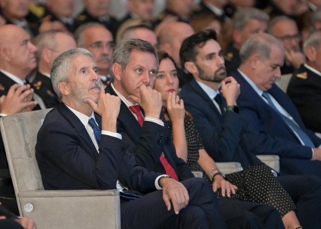 El ministro del Interior Fernando Grande-Marlaska acompañado del delegado del Gobierno en Galicia, José Miñones,  y la alcaldesa de A Coruña, Inés Rey, preside la gala de premios de la Fundación Policía Española