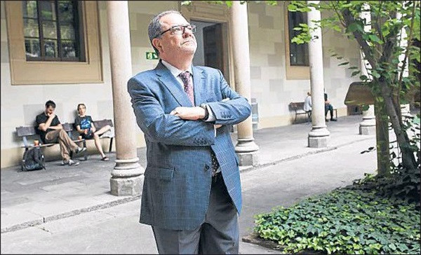 El catedrático de Literatura Española de la Universitat de Barcelona (UB) Adolfo Sotelo