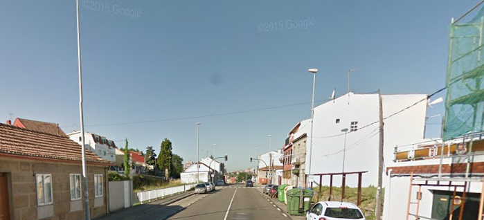 Tres feridos tras volcar o seu coche en Vigo