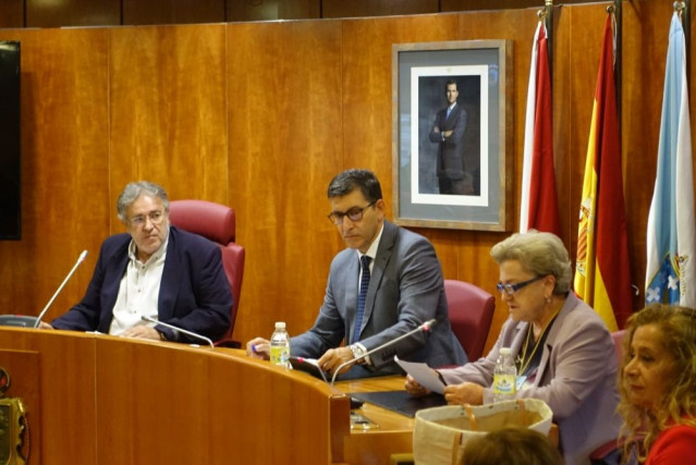 El pleno de Vigo homenajea a los participantes de la huelga de septiembre de 1972.