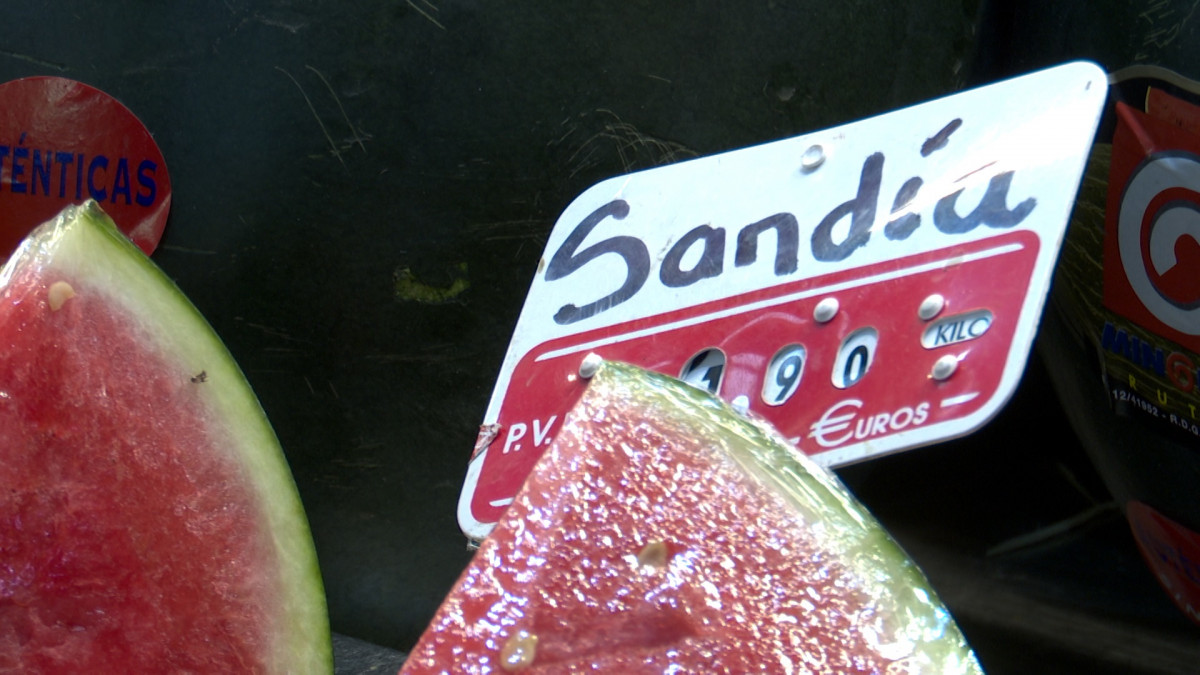 Archivo - Fruterías valencianas ven el encarecimiento de la sandía dentro de una subida generalizada de precios