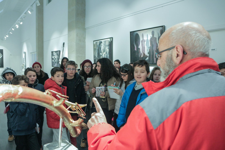 Os alumnos do CEIP María Inmaculada de Verín visitan a exposición “As Cores de Jazz”