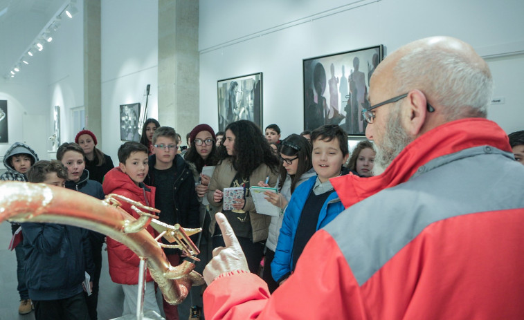 Os alumnos do CEIP María Inmaculada de Verín visitan a exposición “As Cores de Jazz”