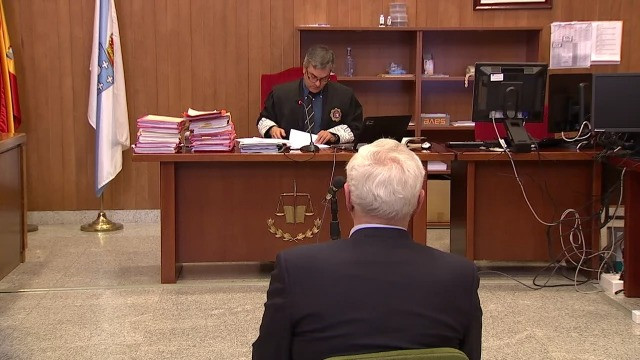 El exalcalde de Ribadumia, 'Nené' Barral, se sienta en el banquillo de los acusados 21 años después de su detención