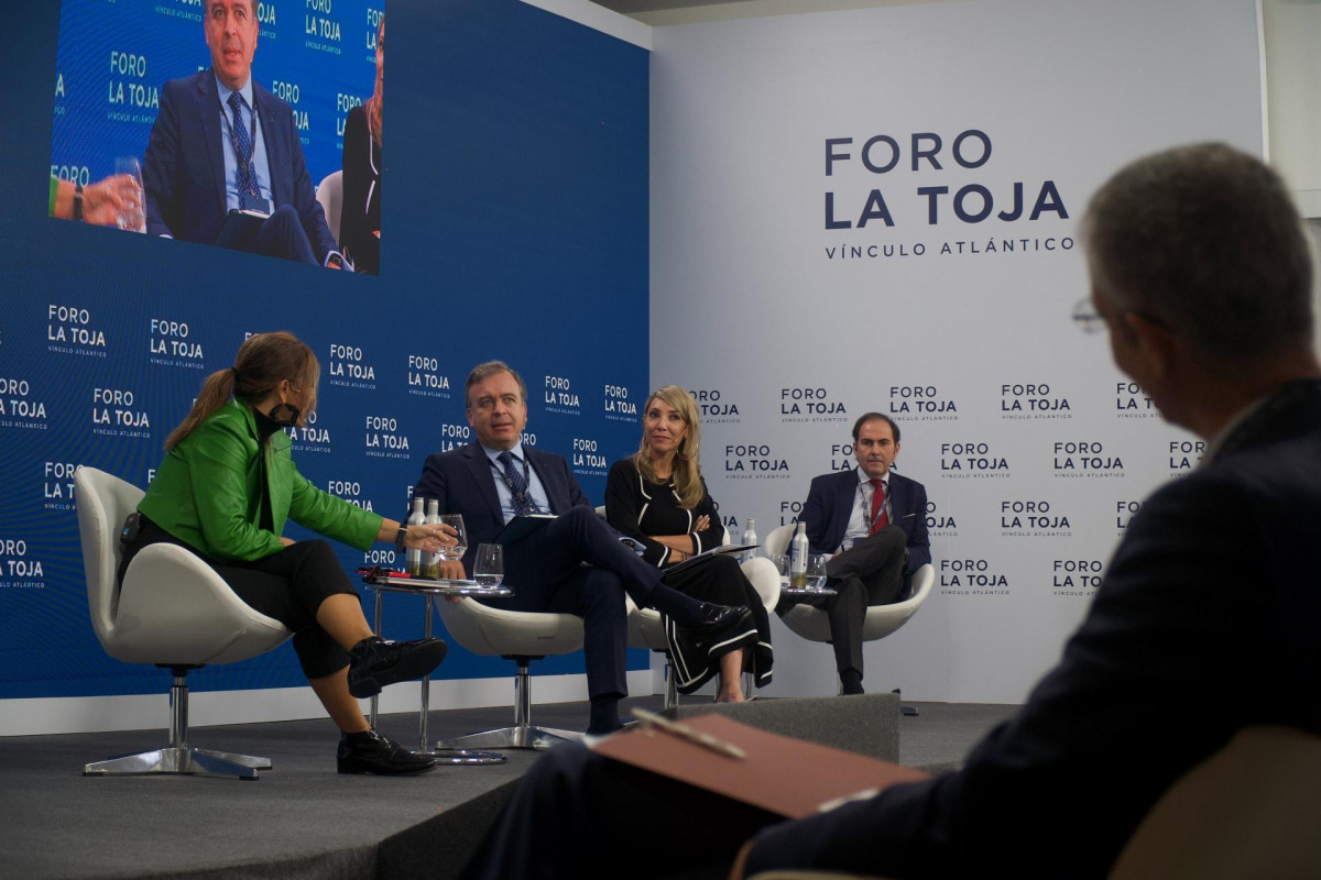 Rocío Marínez Sampere, Francisco Botas, Irene Cano y Javier Sánchez Prieto, en el Foro La Toja.