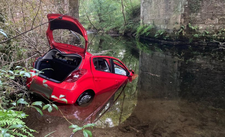 En libertad el conductor sin carnet del coche que cayó a un río en Cotobade, accidente en el que murió una joven