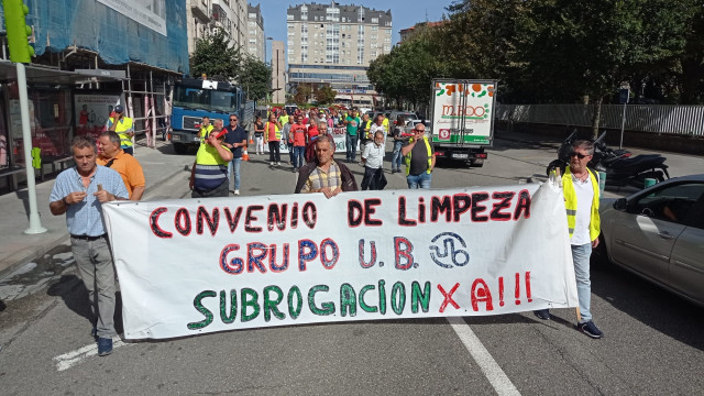 Imagen de la manifestación de los trabajadores de la limpieza de Stellantis Vigo.