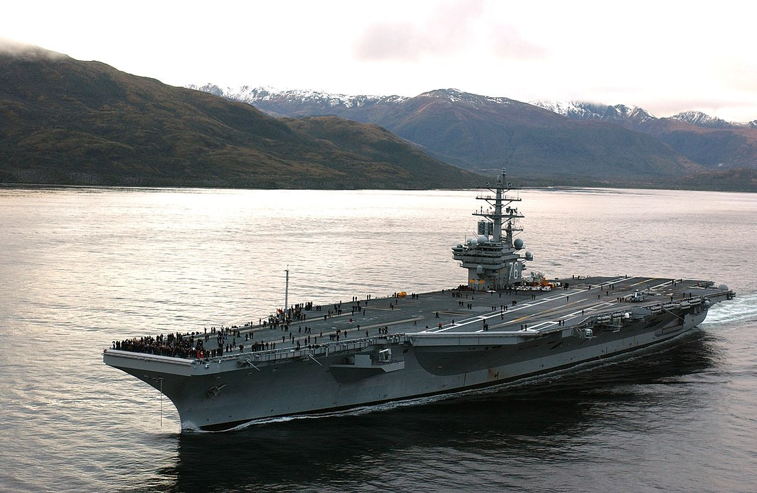 Portaviones USS Ronald Reaga  en una foto Elizabeth Thompson cc creative commons 20 wikipedia