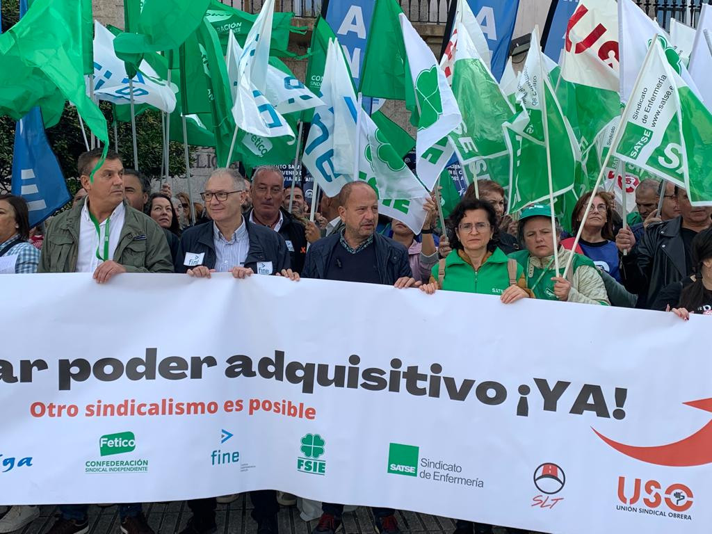 Manifestaciu00f3n de los sindicatos independientes ANPE, CCP, FASGA, FETICO, FINE, FSIE, SATSE, SLT y USO para reclamar la recuperaciu00f3n de poder adquisitivo en A Coruu00f1a