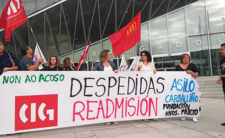 Multa a los trabajadores del asilo de O Carballiño por una manifestación y Espazo Común les ofrece 