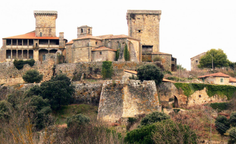 ​Feijóo defende o uso hostaleiro para o castelo de Monterrei