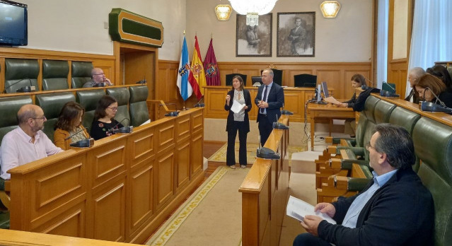 Reunión del alcalde de Santiago, Xosé Sánchez Bugallo, con los comerciantes de la ciudad
