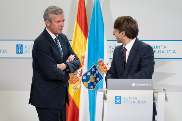 El presidente de la Xunta y el conselleiro de Facenda, Miguel Corgos