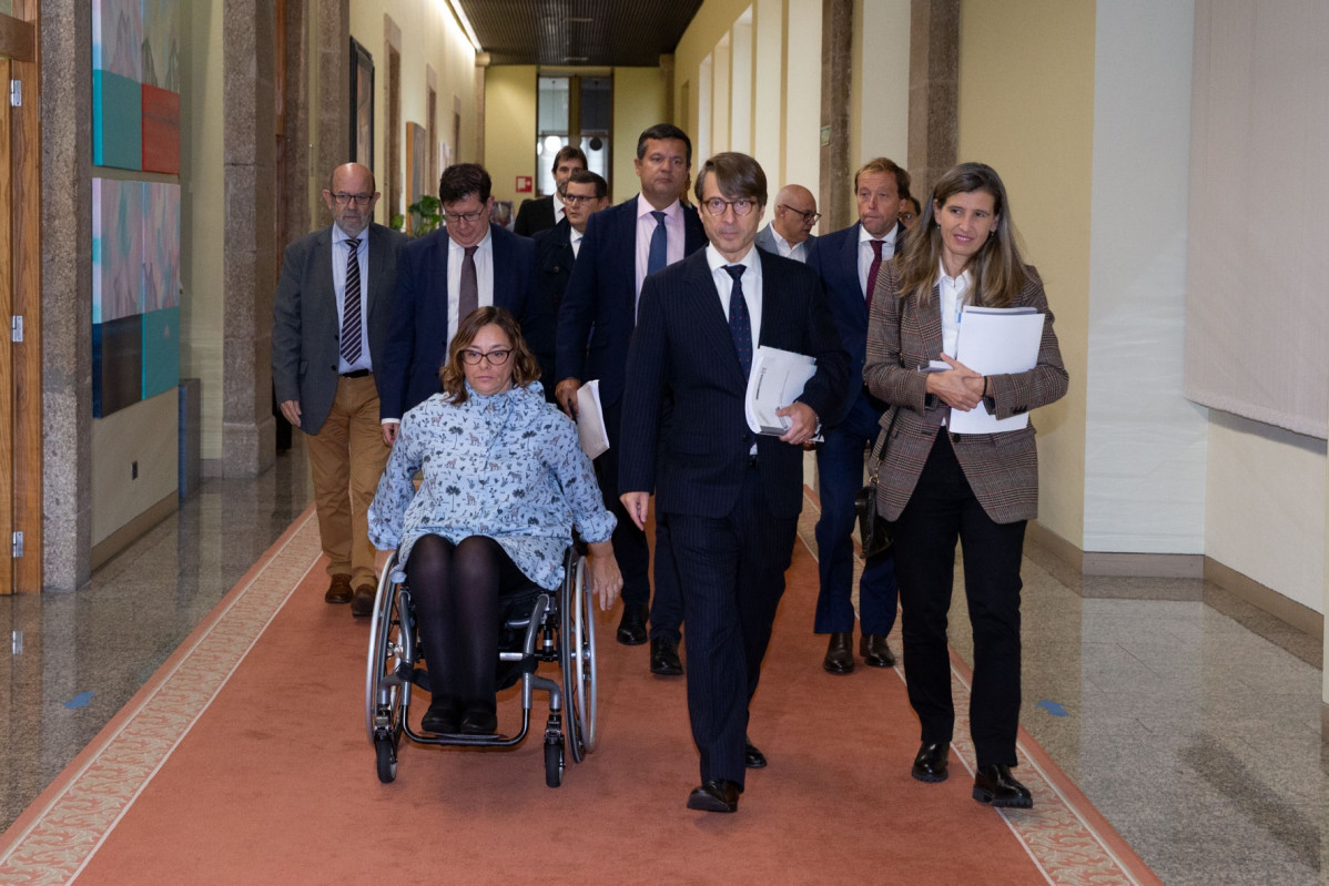 El conselleiro de Facenda entrega los presupuestos