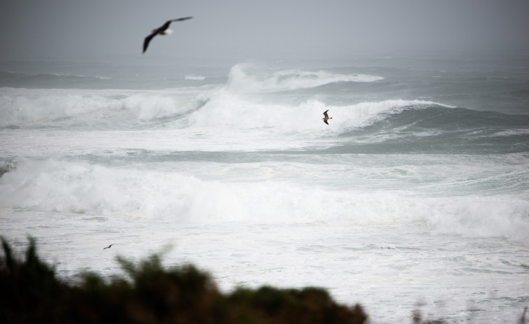 La Xunta amplía a toda la costa gallega la alerta naranja por temporal