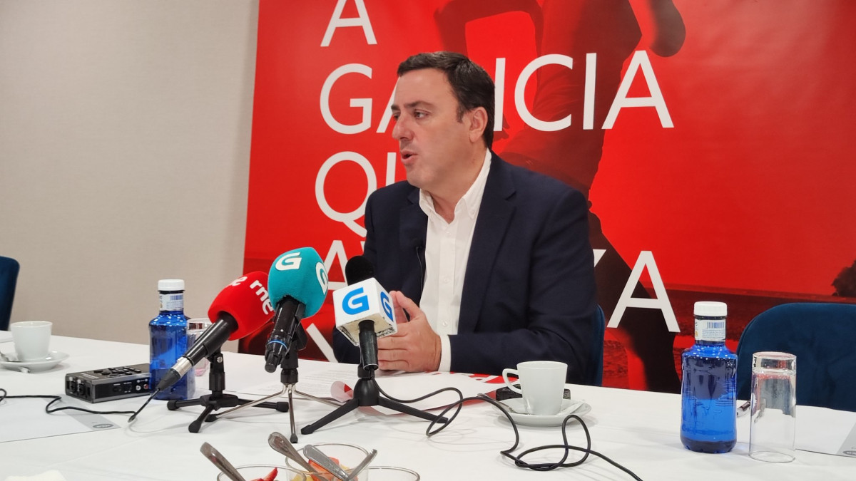 Formoso presentando las propuestas econu00f3micas del PSOE para Galicia