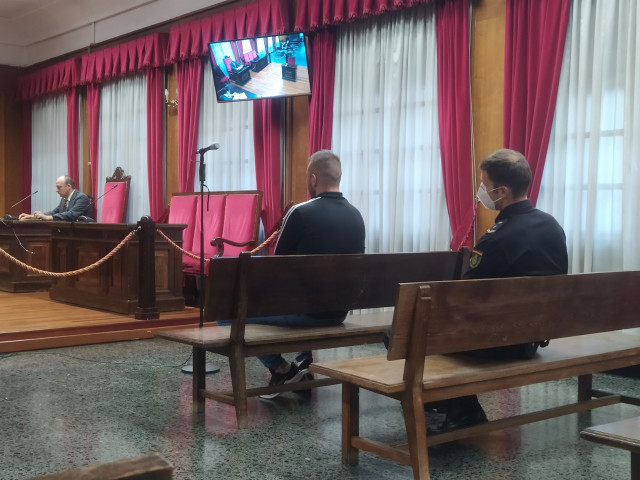 Un hombre acepta cinco años de cárcel por agredir y amenazar a otro varón que había golpeado su coche en Celanova