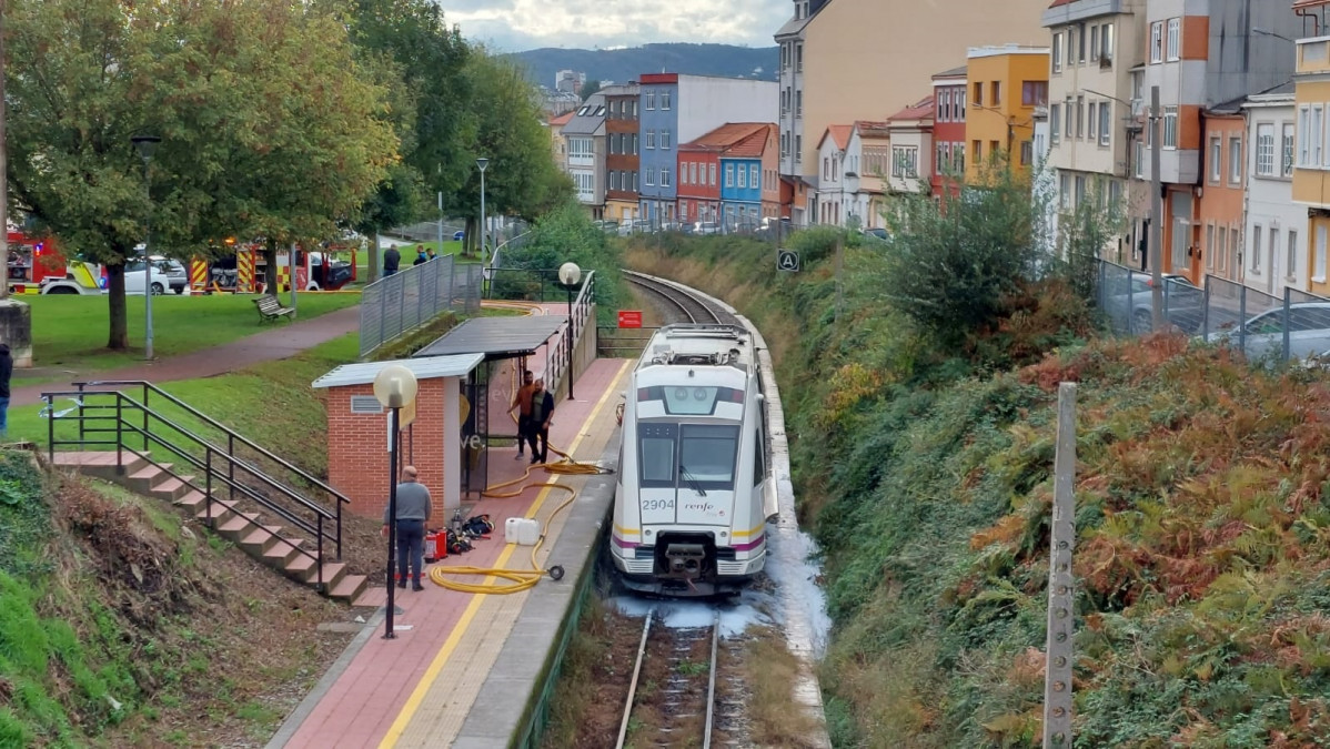 El apeadero de Santa Icía de la línea de Feve, en Narón