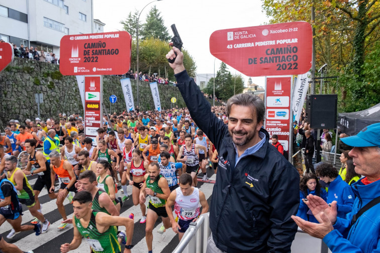 La carrera pedestre de Santiago llena las calles de la ciudad con 3.500 deportistas