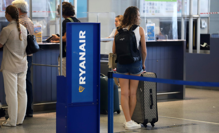 Trabajadores de Ryanair denuncian que les niegan el derecho de huelga imponiendo otra vez servicios abusivos
