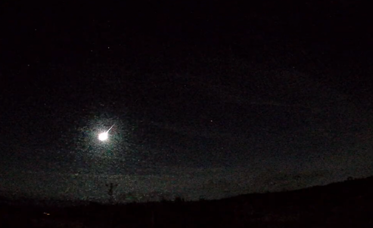 (VÍDEO) Un meteorito cruza Galicia de punta a punta y deja un fogonazo en el cielo nocturno