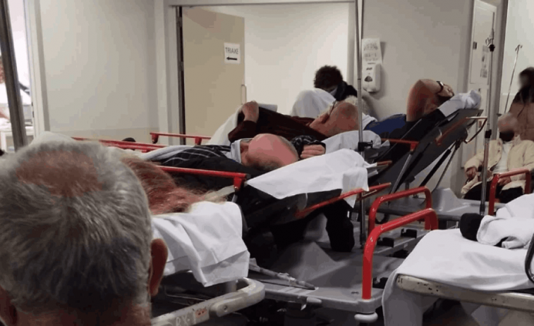 Las urgencias de niños y mayores del Hospital de Vigo están colapsadas, denuncian familiares y el sindicato de Enfermería SATSE