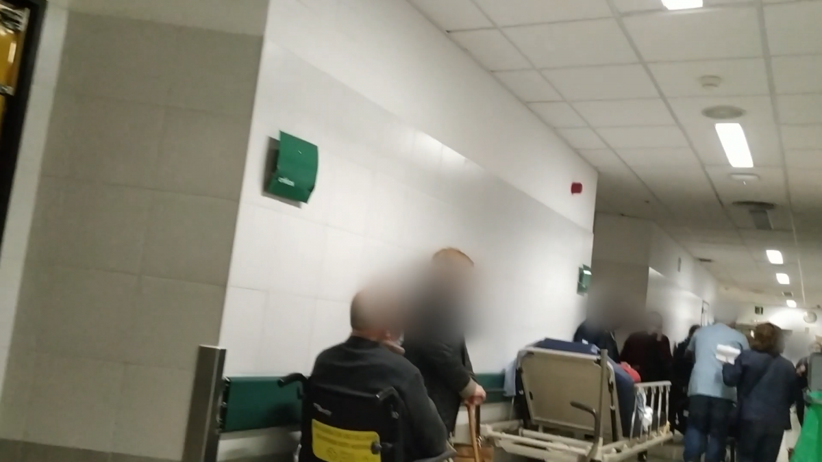 Pacientes pasillo colapso