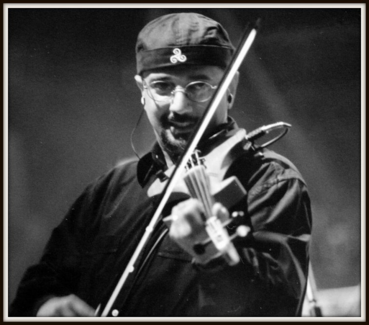 Luar na Lubre despide al violinista Eduardo Coma, fallecido tras varios días en la UCI