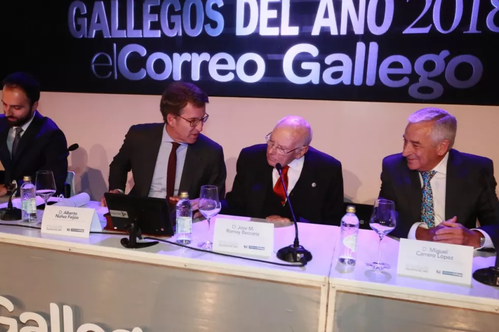 El presidente de la Xunta Feijóo presidió la gala de El Correo Gallego de 2018 que premió a su mentor Romay Beccaría el año de la concesión del crédito de Xesgalicia