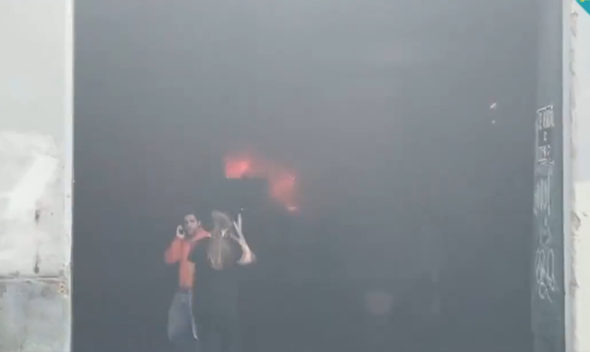 Llamas en la antigua ferreteru00eda anexa a La Galiciana