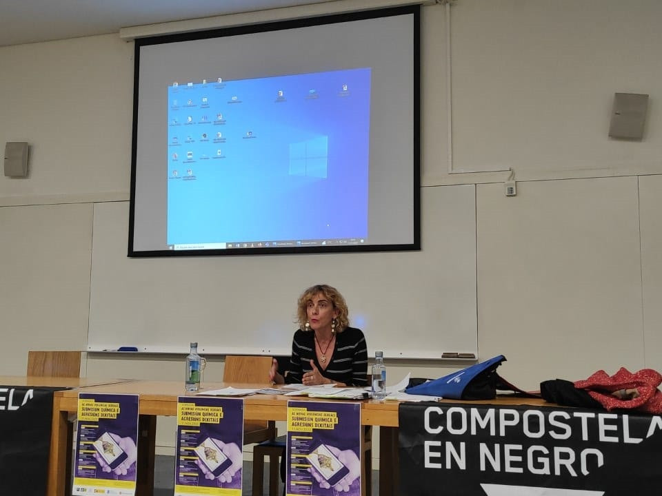 La magistrada titular del Juzgado de Instrucción número 1 de Santiago de Compostela, Ana López-Suevos, este viernes durante las jornadas 'Nuevas violencias sexuales: sumisión química y agresiones