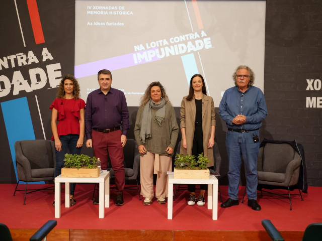 El portavoz del PNV en el Congreso, Aitor Esteban, la viceportavoz del BNG, Olalla Rodil, y el exportavoz de ERC en el Congreso, Joan Tardà, participan en las jornadas de memoria histórica de la Diputación de Pontevedra.