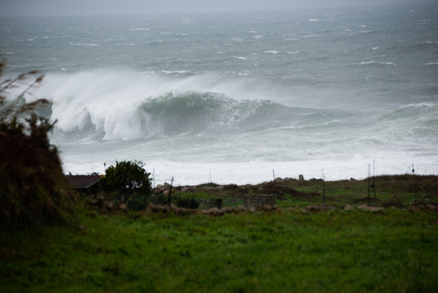 Fuerte oleaje en la zona de Santa Maria de Oia hasta Cabo Silleiro, a 20 de octubre de 2022, en Pontevedra, Galicia, (España). La borrasca Armand es la primera de gran impacto de la temporada que afectará a Galicia y al oeste de la Península Ibérica hasta