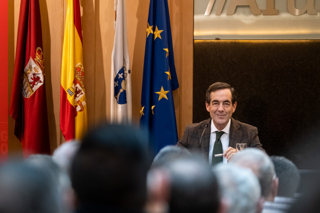 El expresidente del Congreso y exministro de Defensa, José Bono, ofrece una conferencia sobre socialismo y religión, en la sede de Afundación de Ourense, a 16 de noviembre de 2022, en Ourense, Galicia (España).