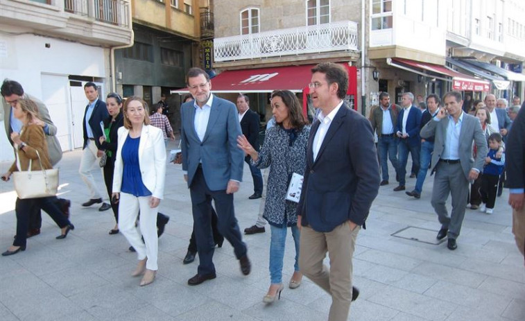Rajoy y Sánchez se desplazan a Galicia para arropar a sus candidatos