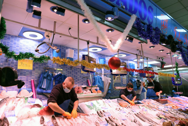 Archivo - Puesto de pescado y marisco