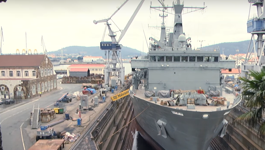 Dique seco de Navantia Ferrol en una foto de archivo durante la reparaciu00f3n de un barco de la Armada