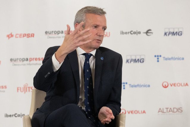 El presidente de la Xunta de Galicia, Alfonso Rueda, interviene durante un desayuno informativo de Europa Press en el Hotel Hyatt Regency Hesperia, a 22 de noviembre de 2022, en Madrid (España).