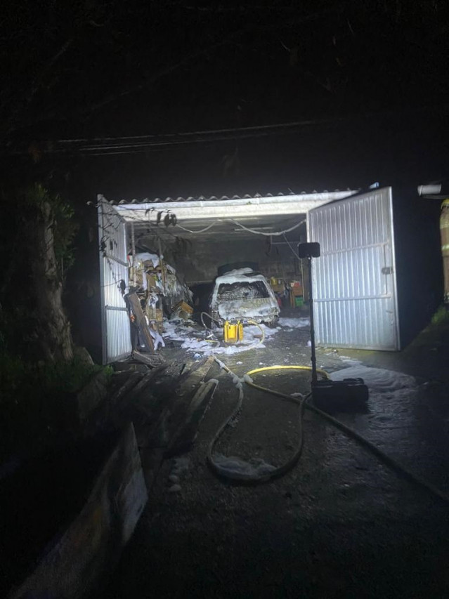 Garaje afectado por un incendio en Sanxenxo.
