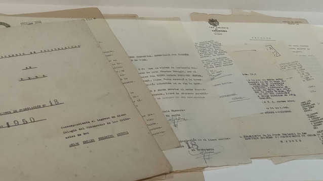 Los procuradores de Vigo presentan 10 poemas desconocidos del escritor Celso Emilio Ferreiro debido a la censura.