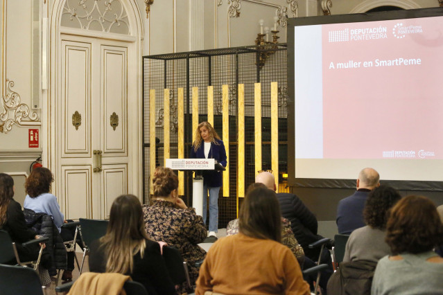 El informe 'La mujer en Smartpeme' revela el protagonismo femenino en el desarrollo económico de la provincia de Pontevedra. Lo presenta la presidenta provincial, Carmela Silva.