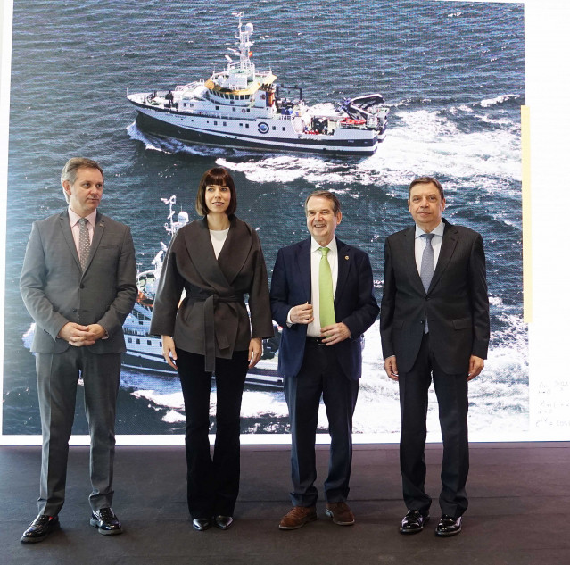 El delegado Gobierno en Galicia, José Manuel Miñones; la ministra de Ciencia e Innovación, Diana Morant; el alcalde de Vigo, Abel Caballero; y el ministro de Agricultura, Pesca y Alimentación, Luis Planas.