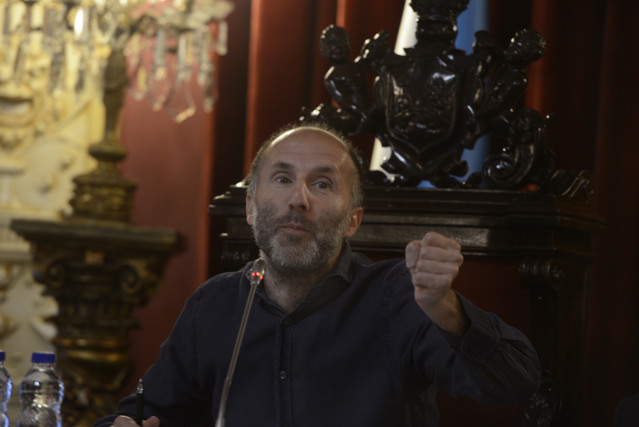 Archivo - El alcalde de Ourense, Gonzalo Pérez Jácome, durante un pleno en el Ayuntamiento de Ourense