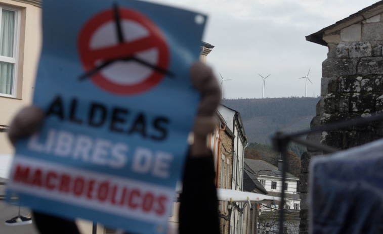 Más de 3.000 personas se manifiestan en Galicia para demandar un modelo eólico alternativo