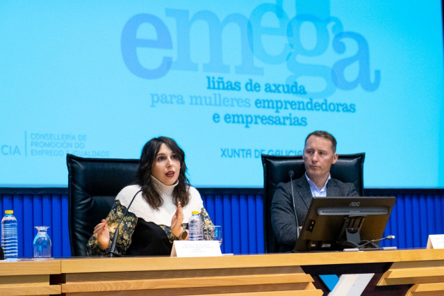 La conselleira de Promoción do Emprego e Igualdade, María Jesús Lorenzana, participa en el V Encontro de emprendedoras del programa 'Emega' de la Xunta.
