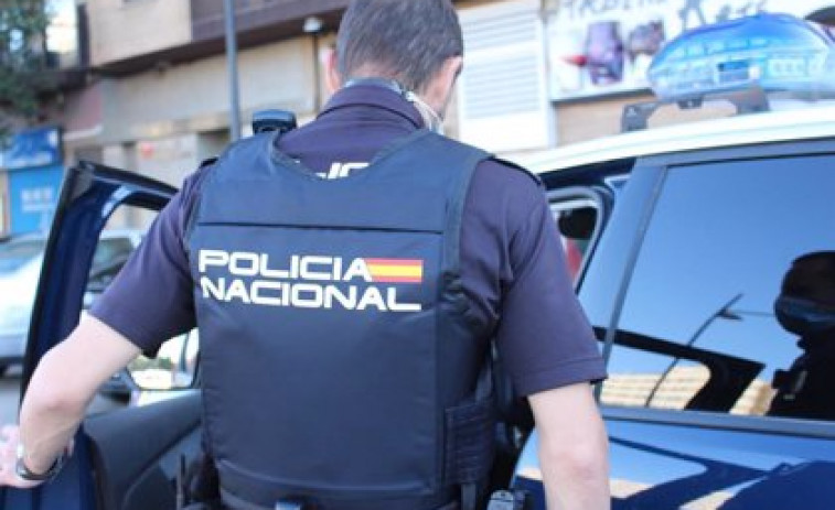 Detenido por tráfico de drogas pillado con tres armas de fuego, 120.000 euros en metálico y más de 6 kg de drogas