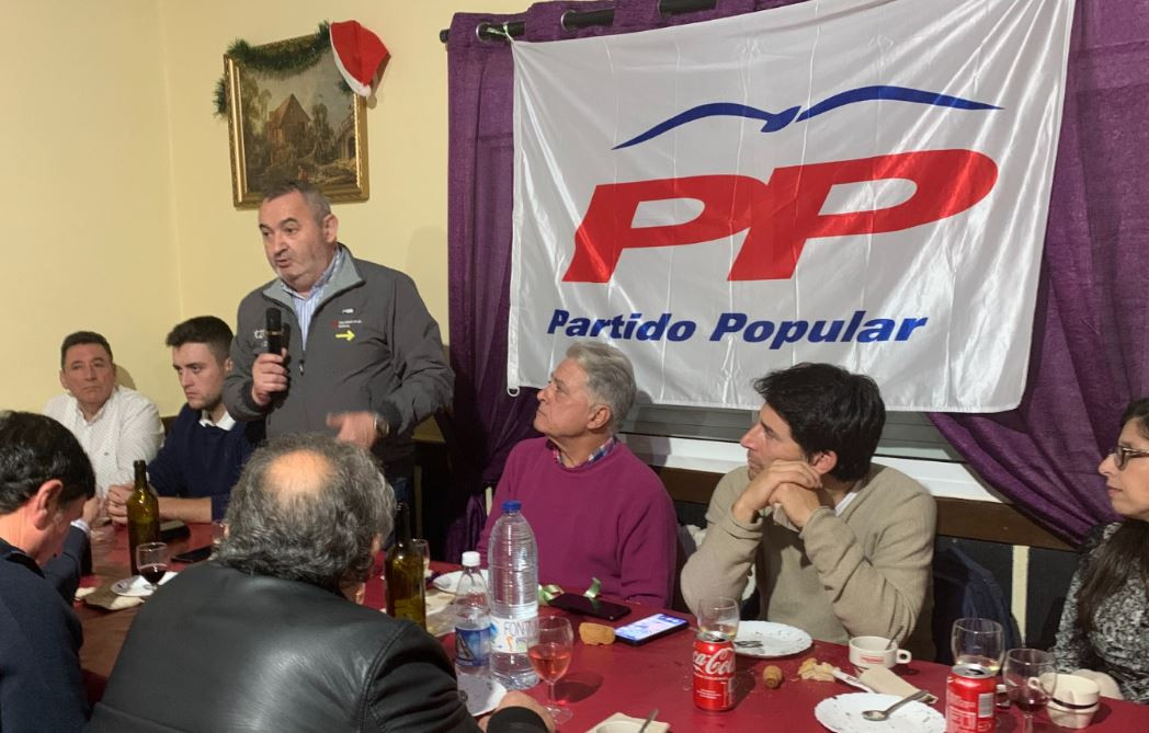 El alcalde de Quiroga en la foto del mitin del PP publicada en el Facebook del Ayuntamiento